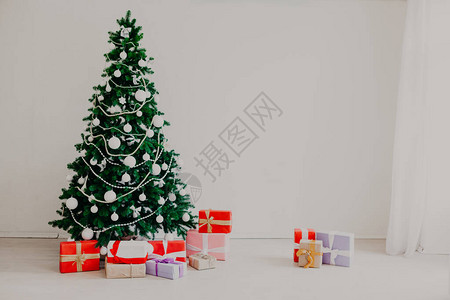 圣诞树与礼物灯新年图片