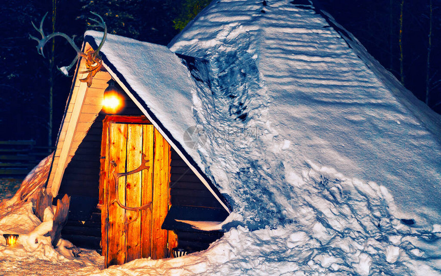 芬兰拉普兰罗瓦涅米的圣诞老人村冬天的圣诞办公室雪下的拉波尼亚前往北极假日公园的Joulupukki小图片
