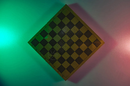 彩色光线下美丽的古董象棋板背景横幅纹理图片