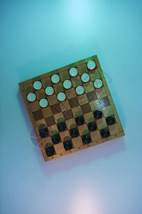 漂亮的古董象棋板有彩色光线的象棋图片