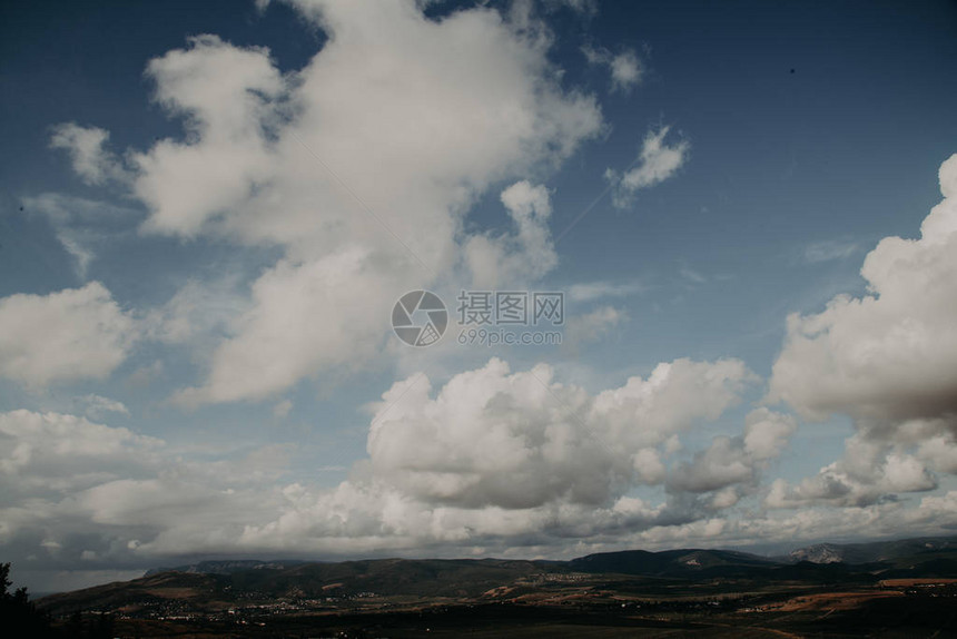 蓝天白云山风景1图片