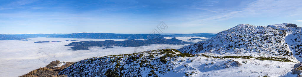 万科松花湖滑雪场斯洛文尼亚佩卡山顶端KamnikSavinja阿尔背景