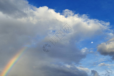 Rainbowclound蓝天和月亮图片