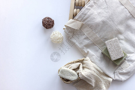 自然身体护理零废物概念天然肥皂粉末按摩滚筒棉布图片