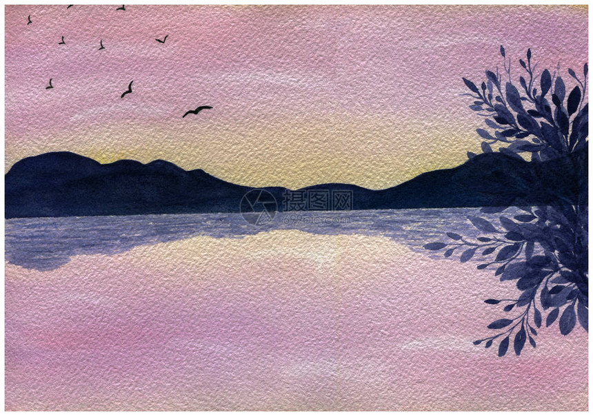 宁静的风景背,日落时湖水图片