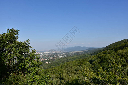 美丽的风景和村庄和天空图片