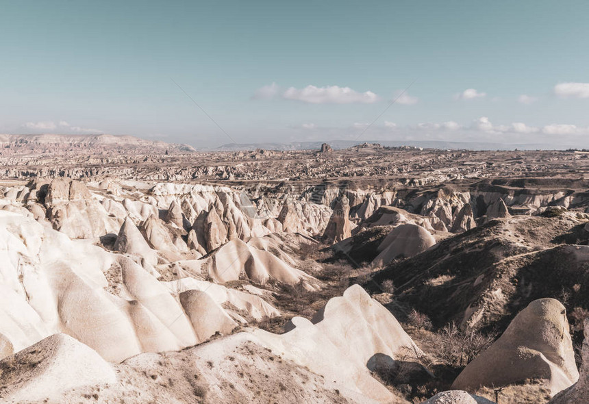 令人叹为观止的奇异岩石谷在卡帕多西亚土耳其的月景图片