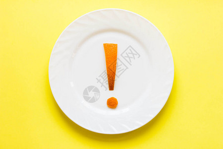 盘子上的感光标记健康的饮食概念减肥策图片
