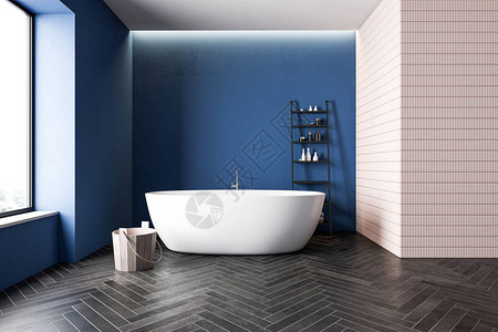 内设有蓝色和粉红色瓷墙壁黑木地板舒适浴缸木桶的SPA卫生间图片