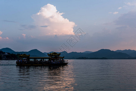 美丽的西湖风光杭州的日落景观图片