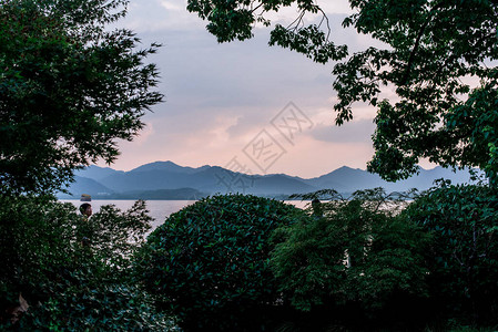 美丽的西湖风光杭州的日落景观图片