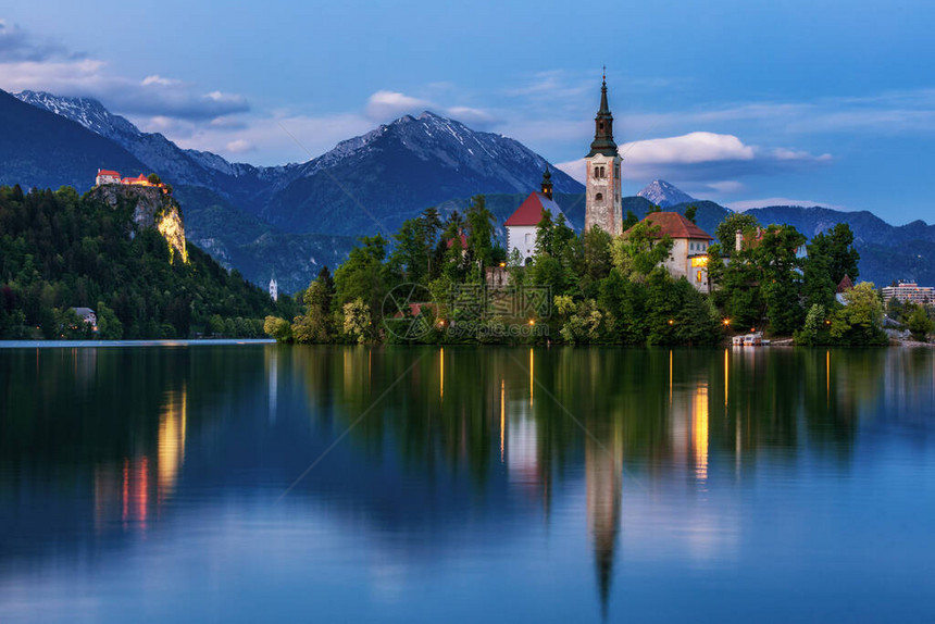 斯洛文尼亚布莱德湖美丽的山湖与小朝圣教堂最著名的斯洛文尼亚湖泊和岛屿布莱德与圣母升天朝圣教堂布莱德图片