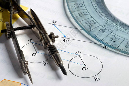 几何运动和学习用品特写图片