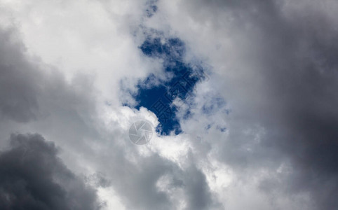西班牙蓝天白云的美丽照片图片