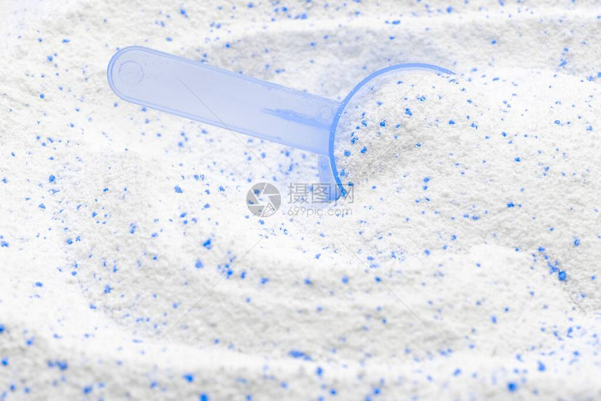 洗涤剂白色洗肥皂质地与洗衣背景的杯子机器用勺中的液体粉末家政及家务家务图片