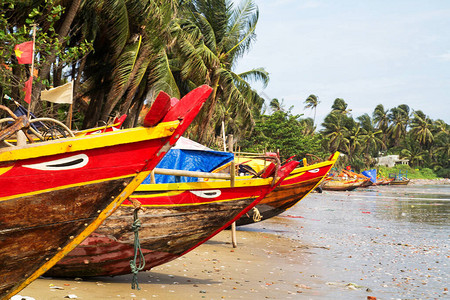 越南MuiNe渔村传统渔船图片