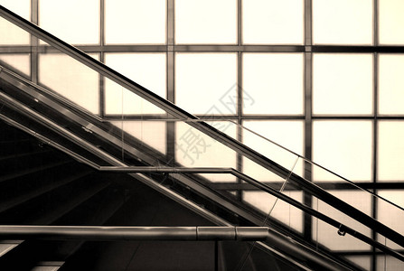 东京风景楼梯和扶梯在有外光图片