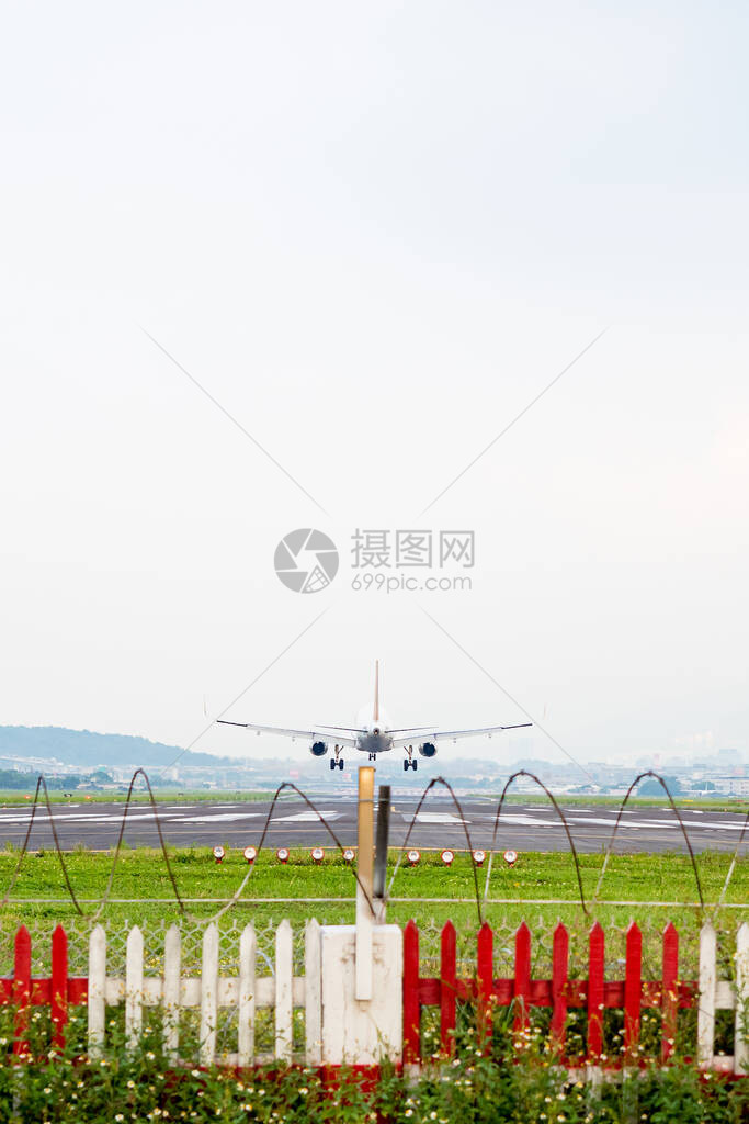 飞机降落在台北图片