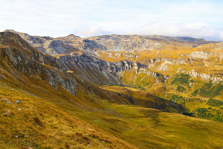 秋天奥地利山的美丽景色图片