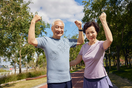 老年夫妇形象老年夫妇户外积极运动形象背景