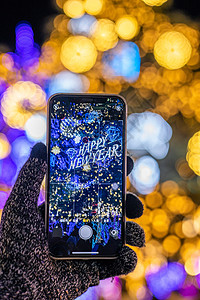 浪漫唯美圣诞树手机拍摄的新年快乐背景背景