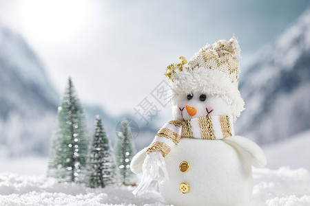 雪地上的可爱雪人背景图片
