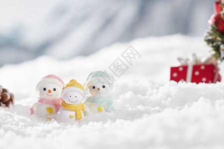 家人圣诞冬季雪景雪人静物一家三口背景