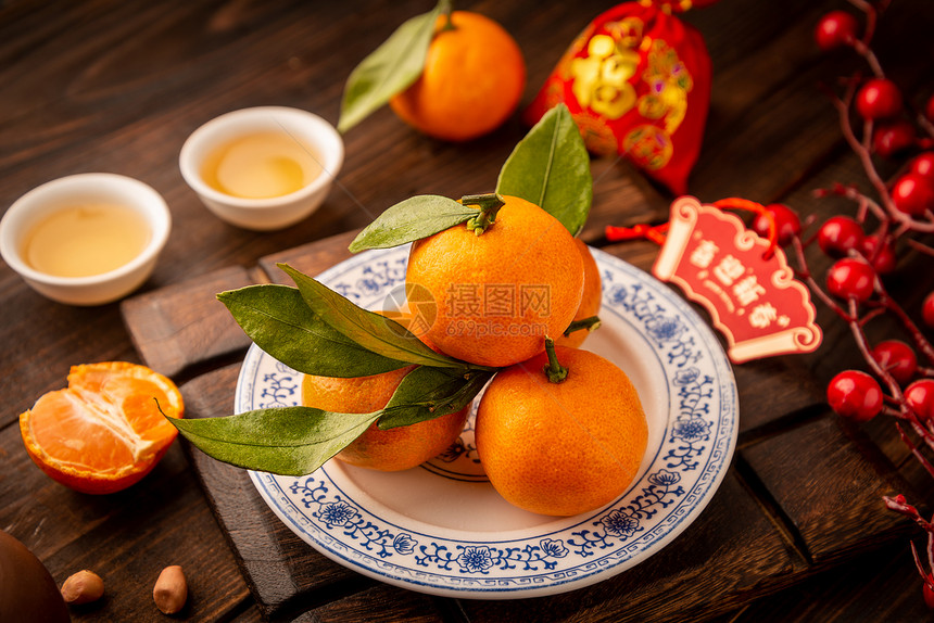 木桌上的水果橘子图片