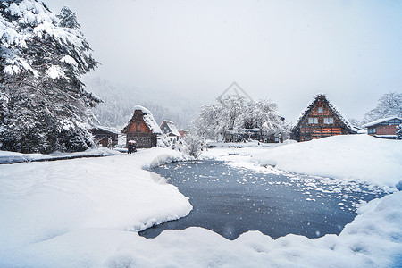 冬季森林雪景小屋背景图片