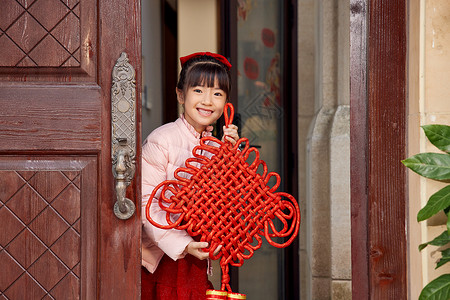 喜气新年手拿中国结的小女孩背景
