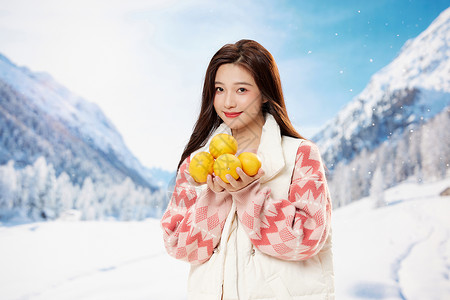 可爱的冬日女孩手捧橘子图片