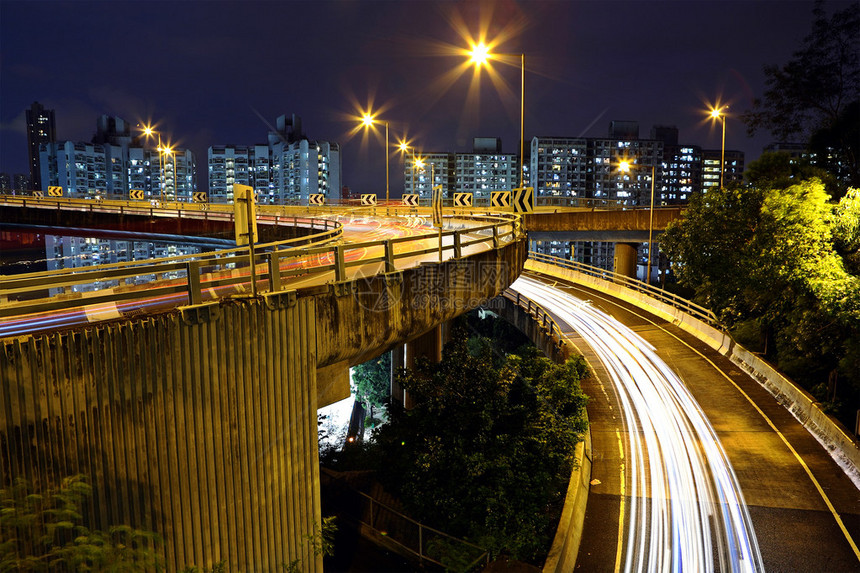 城市夜间交通图片