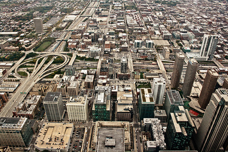 芝加哥市的空中景象显示拥挤不堪的图片