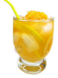 黄色水果宾治鸡尾酒饮料用柠檬和冰图片
