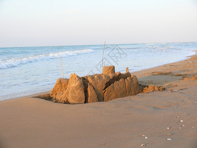 沙滩上的沙堡高清图片