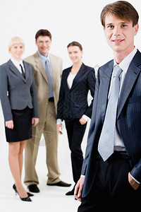 成功的经理把一个人的手伸进他的商业团队背景的口图片