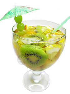 水果宾治鸡尾酒饮料用猕猴桃柠檬和冰图片