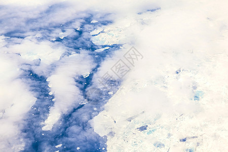漂浮在北冰洋上的冰片图片