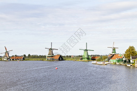 荷兰桑斯安风车图片