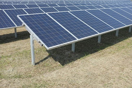安装太阳能电池板图片
