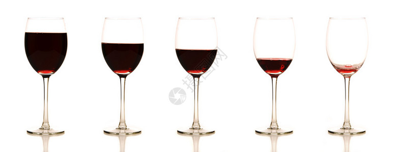 白底红酒杯的根玻璃塞利背景图片