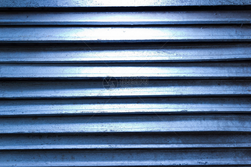 旧铁百叶窗通风的蓝色grunge纹理图片