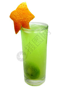 绿色水果潘趣鸡尾酒加樱桃柠檬和冰块图片