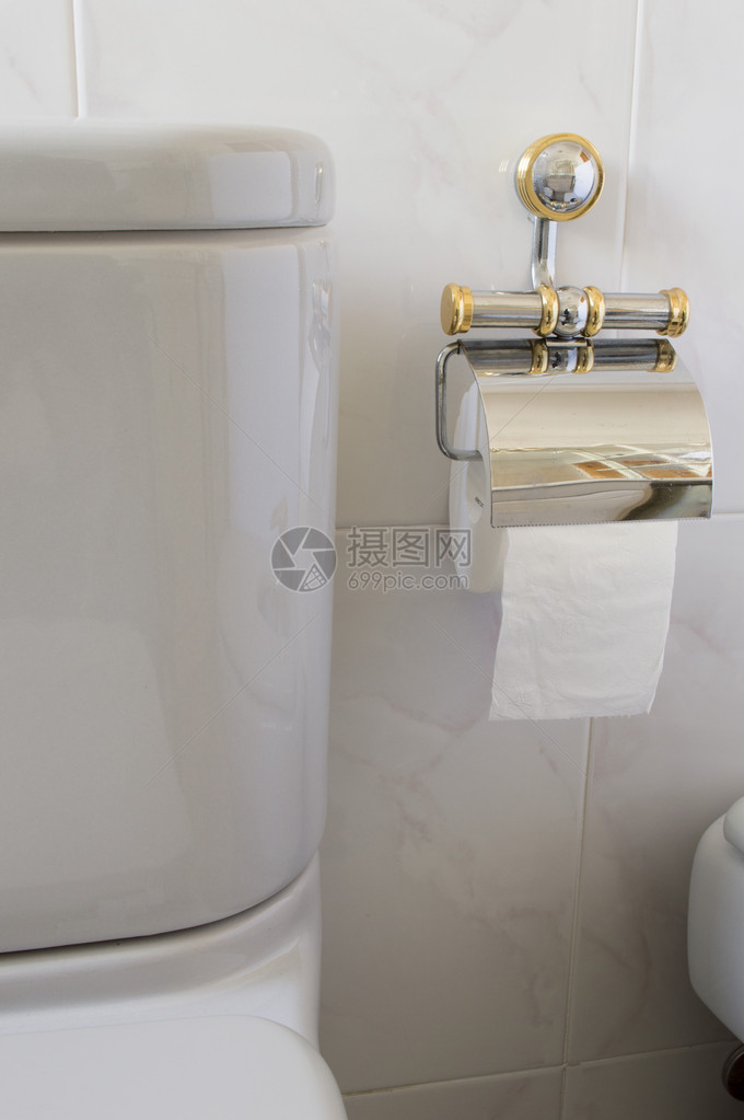 厕所灰色和卫生纸垂直图片