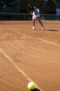 妇女打网球背景图片