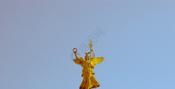 蒂尔加滕公园的复古风格柏林天使雕像背景图片