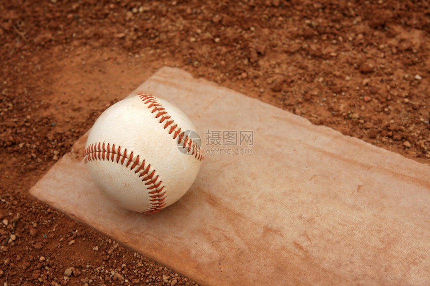 棒球靠近投手土墩图片