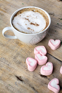 情人节的热巧克力和心胸图片