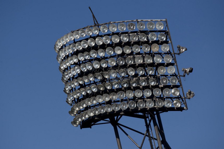 慕尼黑奥林匹克体育场的泛光灯图片