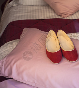 粉红色枕头上图片